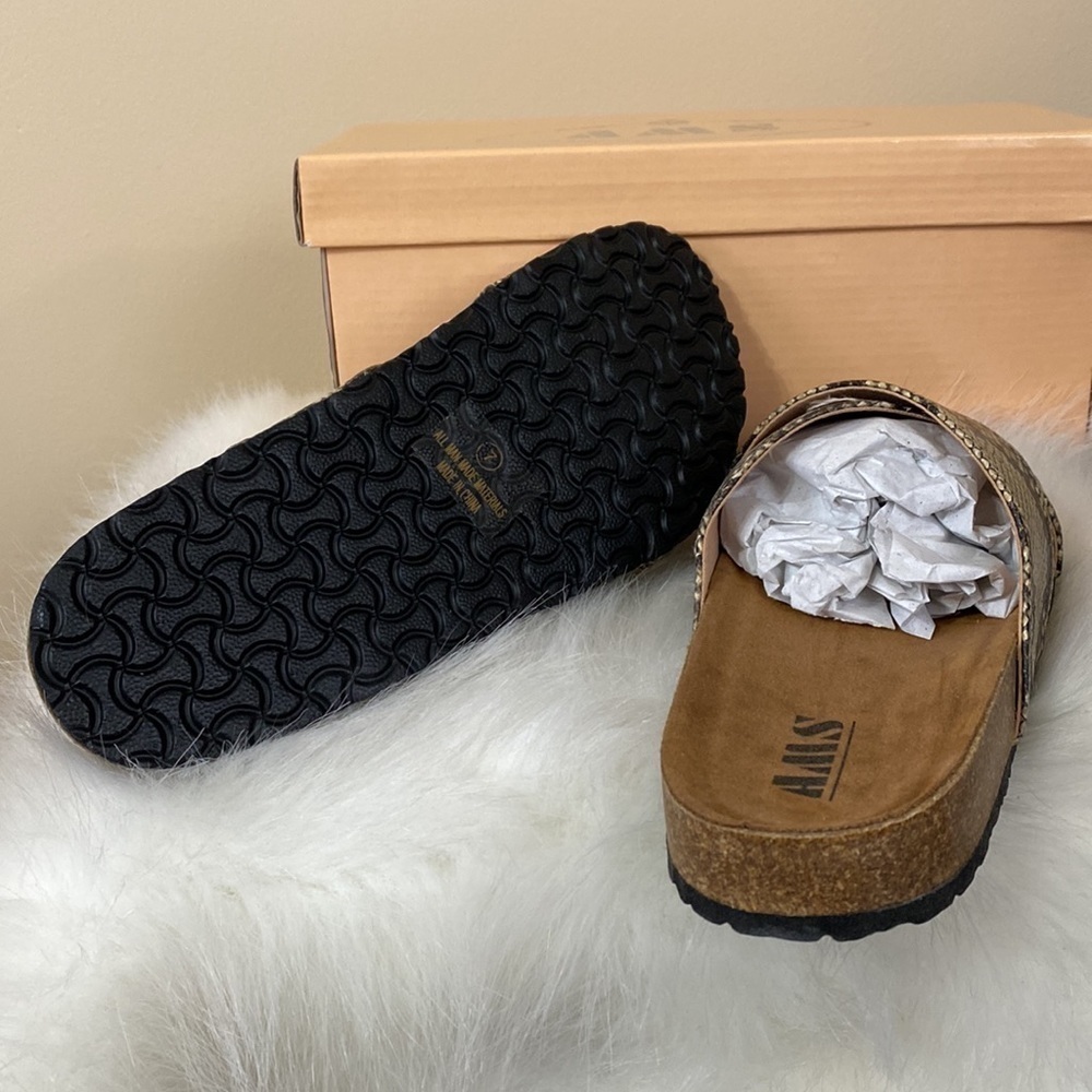 𝅺nwb slide on sandals - Picture 4 of 5